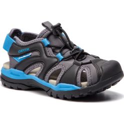 Sandały GEOX - J Borealis B C J920RC 01554 C1338 M Dk Grey/Sky. Czarne sandały chłopięce marki Geox, ze skóry ekologicznej, bez zapięcia. Za 259,00 zł.