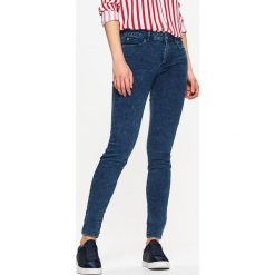 Jeansy push up - Granatowy. Niebieskie jeansy damskie Cropp. Za 99,99 zł.