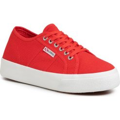 Tenisówki SUPERGA - 2730 Cotu S00C3N0 Red-White C90. Czerwone półbuty damskie Superga, bez wzorów, z gumy, bez zapięcia. W wyprzedaży za 199,00 zł.