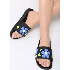 Czarno-Niebieskie Klapki Calm Me Down. Niebieskie klapki damskie vices, w paski, bez obcasa, na płaskiej podeszwie. Za 59,99 zł.