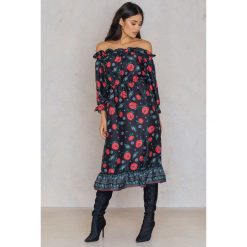 Sukienki: Endless Rose Sukienka z wyciętymi ramionami – Black,Multicolor