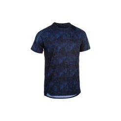 Koszulka fitness kardio męska FTS 500 AOP niebieska. Koszulki męskie DOMYOS. Za 49,99 zł.