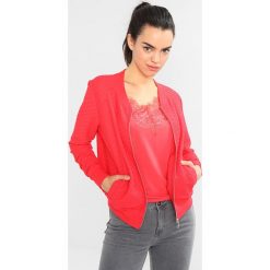 Bomberki damskie: Soaked in Luxury PEONY Kurtka Bomber hibiscus red