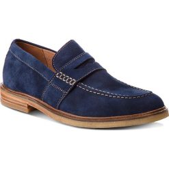 Półbuty CLARKS - Clarkdale Flow 261317547 Navy Suede. Niebieskie półbuty męskie Clarks, na co dzień, bez wzorów, ze skóry, bez zapięcia. W wyprzedaży za 299,00 zł.