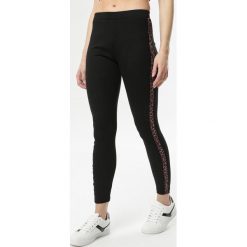 Czarne Legginsy Alcikea. Czarne legginsy damskie Born2be, s, z nadrukiem. Za 39,99 zł.