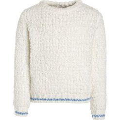 Bench FLUFFY CREW Sweter pristine. Białe swetry dziewczęce Bench, z poliesteru. W wyprzedaży za 135,85 zł.
