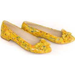 Kwiatowe balerinki z kokardką - skóra naturalna - model 048 - kolor żółte kwiaty. Żółte baleriny damskie Zapato, w kwiaty, ze skóry, bez obcasa. Za 309,00 zł.