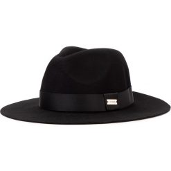 Kapelusz GUESS - Not Coordinated Hats AW8264 WOL01 BLA. Czarne kapelusze damskie Guess, z aplikacjami, z wełny. W wyprzedaży za 209,00 zł.