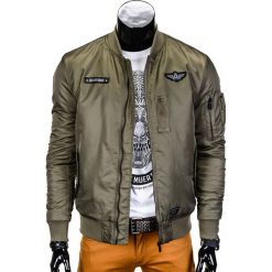 KURTKA MĘSKA PRZEJŚCIOWA BOMBERKA C331 - OLIWKOWA. Zielone kurtki męskie bomber marki Ombre Clothing, m, z aplikacjami, z nylonu. Za 79,00 zł.