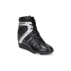 Buty Bikkembergs JODIE 2. Czarne trampki i tenisówki damskie Bikkembergs, bez wzorów, bez zapięcia. Za 879,20 zł.