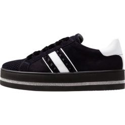 Maripé Sneakersy niskie blu. Niebieskie trampki i tenisówki damskie Maripé, bez wzorów, ze skóry, bez zapięcia. Za 749,00 zł.