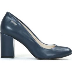 Klasyczne czółenka na obcasie - skóra naturalna - model 042 - kolor granatowy. Niebieskie czółenka damskie Zapato, na co dzień, bez wzorów, z jeansu, z okrągłym noskiem, bez obcasa, na obcasie. W wyprzedaży za 179,40 zł.