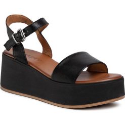 Sandały INUOVO - 602001 Black. Czarne klapki damskie Inuovo, bez wzorów, ze skóry, bez obcasa, na obcasie. W wyprzedaży za 249,00 zł.