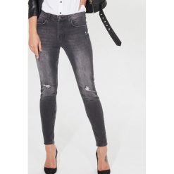 Jeansy skinny z przetarciami - Szary. Szare jeansy damskie Mohito, bez wzorów, z jeansu. Za 139,99 zł.