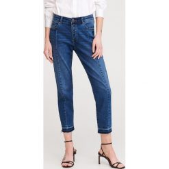 Jeansy boyfriend - Granatowy. Niebieskie jeansy damskie Reserved. W wyprzedaży za 59,99 zł.