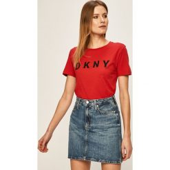 Dkny - T-shirt. Czarne bluzki damskie DKNY, s, z aplikacjami, z bawełny, z okrągłym kołnierzem, z krótkim rękawem. Za 199,90 zł.
