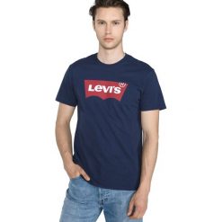 Levi's Koszulka Niebieski. Niebieskie podkoszulki męskie Levi's®, s, z nadrukiem, z bawełny, z krótkim rękawem. Za 102,95 zł.