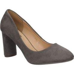 Czółenka na słupku Casu 5118. Brązowe buty ślubne damskie marki bonprix, na obcasie. Za 79,99 zł.