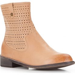 Buty damskie. Pomarańczowe botki damskie Wittchen, na lato, ze skóry, z okrągłym noskiem, bez obcasa, bez zapięcia. W wyprzedaży za 322,91 zł.