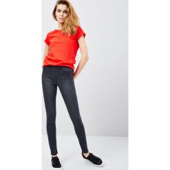 Jegginsy typu high waist. Jeansy damskie Moodo, xs, bez wzorów, z denimu. Za 19,99 zł.