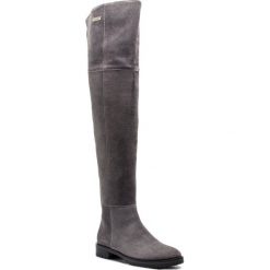 Muszkieterki SIMPLE - Nevia DKH181-T28-JZ00-8700-F 98. Szare kozaki damskie Simple, ze skóry, bez obcasa, na obcasie, bez zapięcia. W wyprzedaży za 499,00 zł.