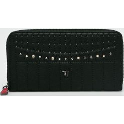 Trussardi Jeans - Portfel. Czarne portfele damskie Trussardi Jeans, z jeansu. W wyprzedaży za 299,90 zł.