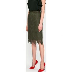 Marciano Guess - Spódnica. Żółte spódniczki damskie MARCIANO GUESS, w koronkowe wzory, z bawełny, midi, ołówkowe. W wyprzedaży za 299,90 zł.