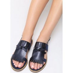Niebieskie Sandały Charcoal Black. Niebieskie sandały damskie vices, bez wzorów, bez obcasa, na płaskiej podeszwie, ze sprzączką. Za 39,99 zł.