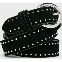 Pieces - Pasek. Czarne paski damskie marki Pieces, w paski, z poliesteru. W wyprzedaży za 39,90 zł.