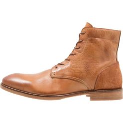 Buty zimowe męskie: H by Hudson YOAKLEY Botki sznurowane tan