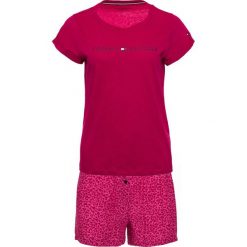 Tommy Hilfiger Piżama damska Shortama Set Valentine L czerwona. Czerwone piżamy damskie TOMMY HILFIGER, l, bez wzorów, z bawełny, z krótkim rękawem. Za 259,00 zł.