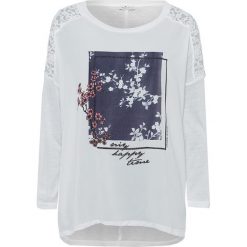 Koszulka w kolorze kremowym. Białe koszulki damskie Cross Jeans, m, z nadrukiem, z koronki, z okrągłym kołnierzem. W wyprzedaży za 56,95 zł.