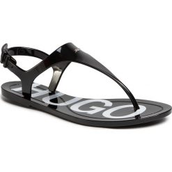 Sandały HUGO - Emma 50428274 10226118 01 Black 001. Czarne klapki damskie HUGO, bez wzorów, z tworzywa sztucznego, bez obcasa, na obcasie. Za 429,00 zł.