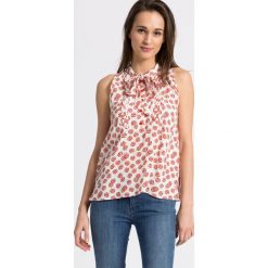 Trussardi Jeans - Top. Białe bluzki nietoperze marki Trussardi Jeans, z wiskozy, z włoskim kołnierzykiem. W wyprzedaży za 319,90 zł.