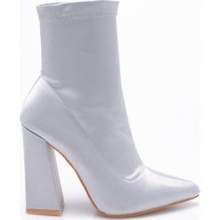 Public Desire - Botki. Szare buty zimowe damskie marki Public Desire, z materiału, na obcasie. W wyprzedaży za 179,90 zł.