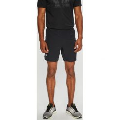 Under Armour - Szorty. Brązowe spodenki sportowe męskie Under Armour, z materiału, sportowe. Za 189,90 zł.