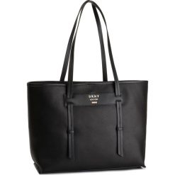 Torebka DKNY - R92AAC42 Blk/Gold BGD. Czarne torebki klasyczne damskie DKNY, bez wzorów, ze skóry, klasyczne, na ramię, bez dodatków. W wyprzedaży za 769,00 zł.