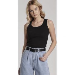 Czarny Top Petokea. Czarne topy damskie Renee, s, bez wzorów, z dzianiny, z okrągłym kołnierzem. Za 39,99 zł.