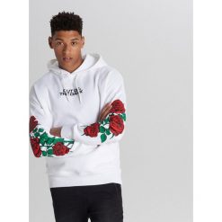 Bluza z kapturem w róże - Biały. Białe bluzy męskie Cropp, s, bez wzorów, z kapturem, bez rękawów, z kapturem. Za 129,99 zł.
