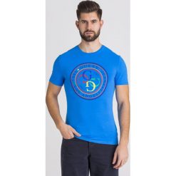 T-SHIRT G-STAMP GUESS. Niebieskie t-shirty męskie Guess, s, z nadrukiem, z elastanu, z okrągłym kołnierzem. Za 101,40 zł.