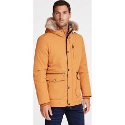 Parka Z Kapturem Obszytym Sztuczynym Futrem. Niebieskie parki męskie Guess, xxl, bez wzorów, z poliesteru, klasyczne, długie, z kapturem. Za 614,00 zł.