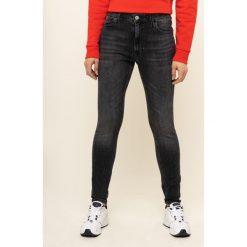 Jeansy Skinny Fit Tommy Jeans Santana DW0DW07650. Czarne jeansy damskie Tommy Jeans, bez wzorów, z jeansu. W wyprzedaży za 269,00 zł.