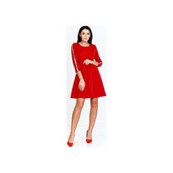 Pudełkowa sukienka z ozdobnymi lampasami na rękawach z napisem fashion. Różowe sukienki damskie Bird, z napisami, bez kołnierzyka, bez rękawów. Za 387,00 zł.