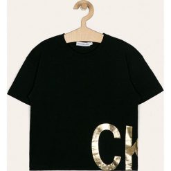 Calvin Klein Jeans - T-shirt dziecięcy 128-176 cm. Białe bluzki dziewczęce z nadrukiem, z elastanu, z okrągłym kołnierzem, krótkie. W wyprzedaży za 99,90 zł.