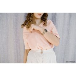 T-Shirt z dekoltem w serek bez ściągacz, PINK. Różowe bluzki damskie Pakamera, bez wzorów, z dekoltem w serek. Za 189,00 zł.