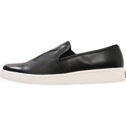 Calvin Klein DEBORAH Półbuty wsuwane black. Czarne półbuty damskie skórzane Calvin Klein, na niskim obcasie. Za 459,00 zł.