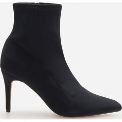 Botki z miękką cholewką - Czarny. Czarne botki damskie Reserved, bez obcasa, bez zapięcia. Za 159,99 zł.