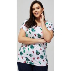 T-shirt z nadrukiem. Bluzki damskie Moodo, z nadrukiem, z elastanu, z okrągłym kołnierzem, z krótkim rękawem. Za 49,99 zł.