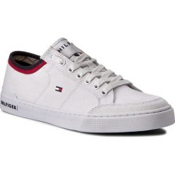 Tenisówki TOMMY HILFIGER Harrington 5D2 FM0FM00543. Białe półbuty męskie TOMMY HILFIGER, bez wzorów, bez zapięcia. W wyprzedaży za 179,00 zł.
