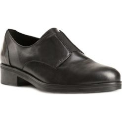 Buty damskie. Czarne półbuty damskie Wittchen, bez wzorów, ze skóry, klasyczne, bez obcasa, bez zapięcia. W wyprzedaży za 299,90 zł.